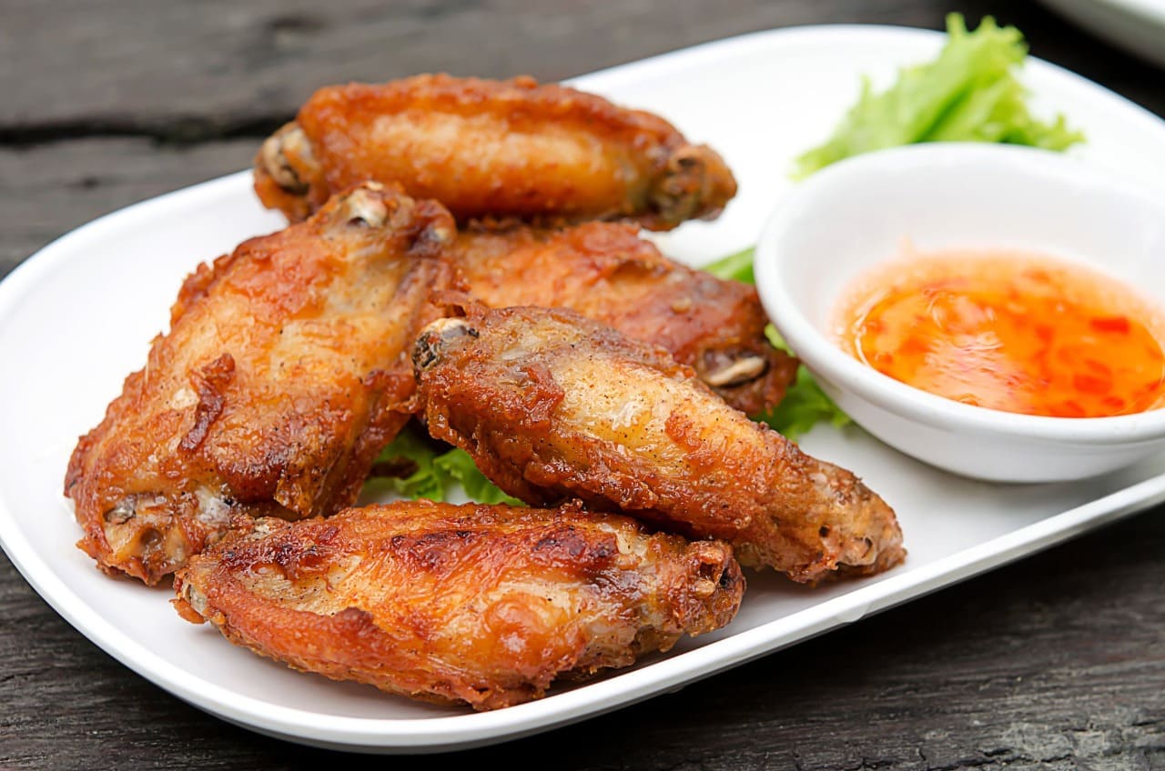 Alitas de pollo crujientes hechas en freidora de aire.