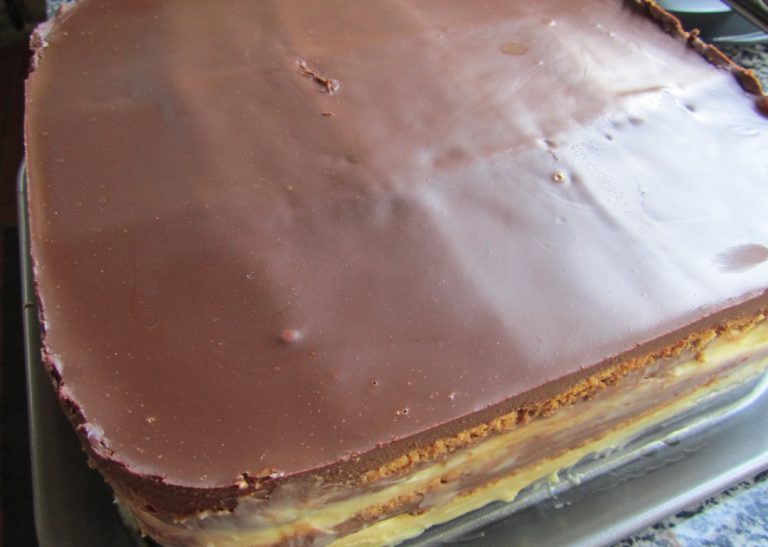 tarta de galletas con natillas y chocolate