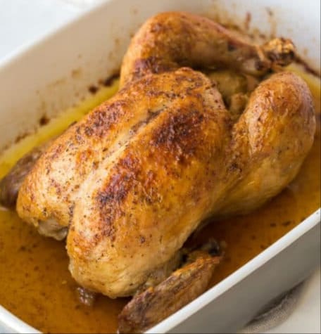 ¡Haz el mejor pollo al horno jugoso con nuestros consejos y trucos! Marinar con aceite, ajo y especias, frotar debajo de la piel y reposar antes de servir son claves para un pollo tierno y sabroso. ¡Sorprende a tu familia con una cena deliciosa!