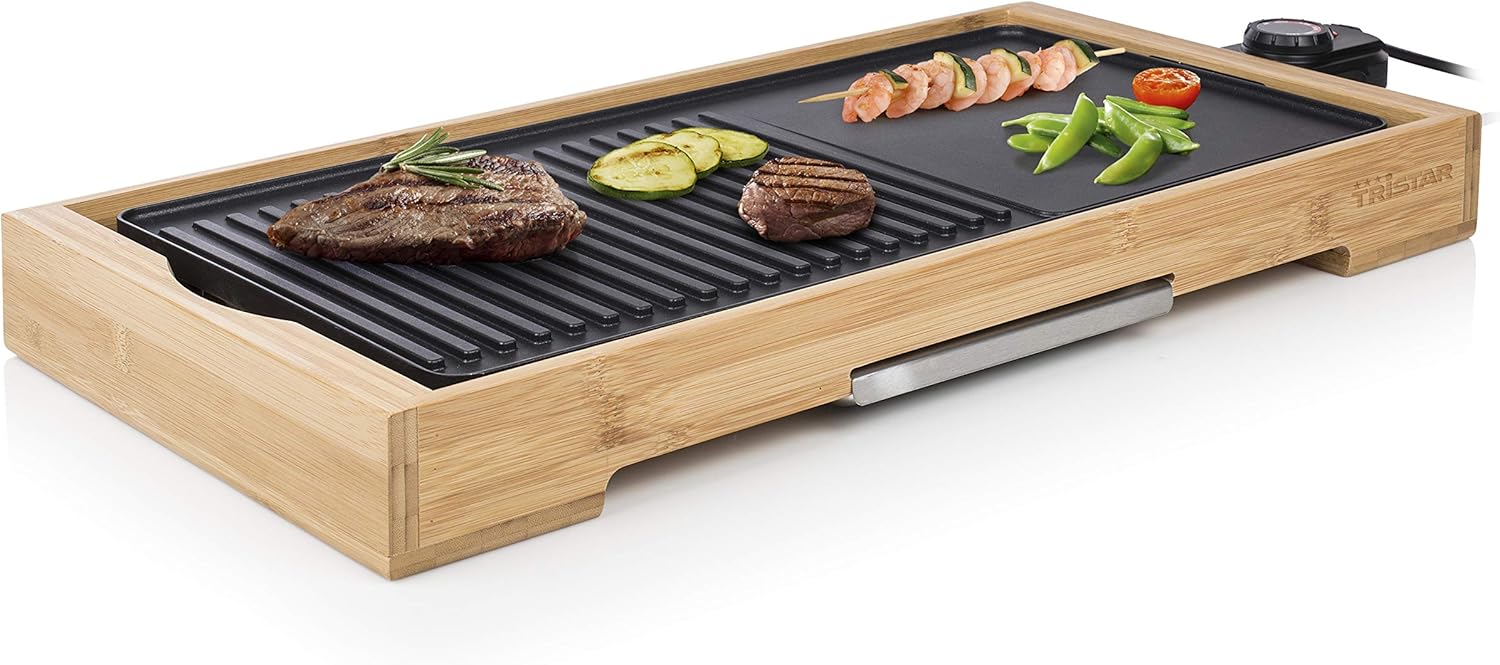 Plancha eléctrica Tristar BP-2641 Bamboo Grill XL con superficie mixta fija, parte lisa y parte grill.